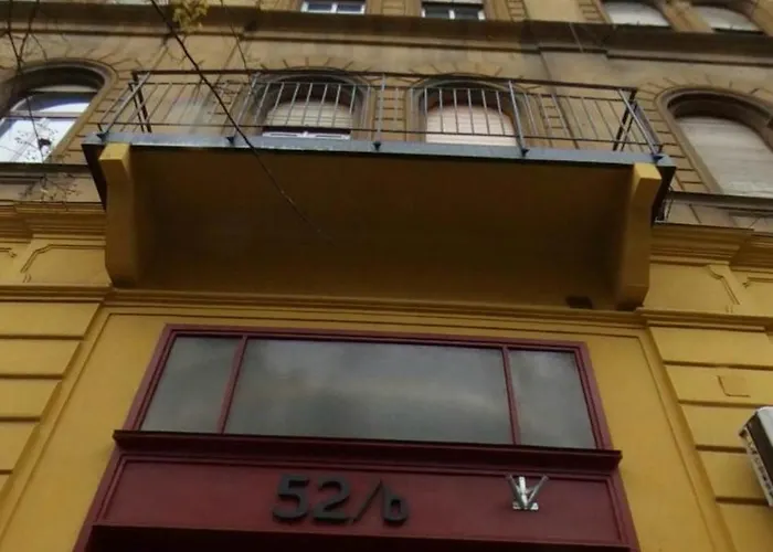 Corvin Near Semmelweis And Heimpal Appartement
