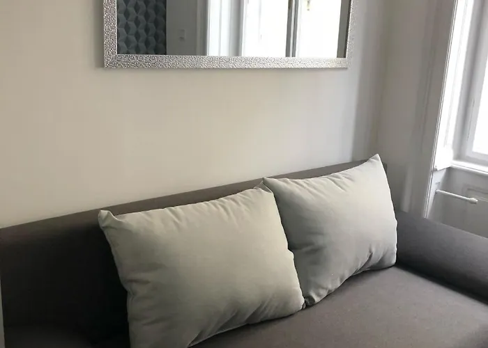 Appartement Corvin Near Semmelweis And Heimpal